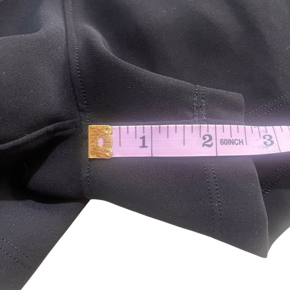 Lululemon Athletica On the Fly Black Drawstring Shorts Elastic Waist Size 6 - Picture 6 of 7